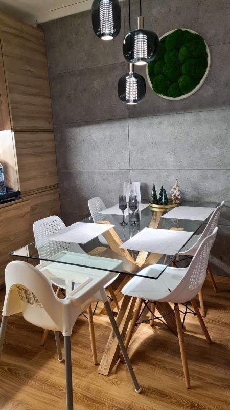 dinnig table